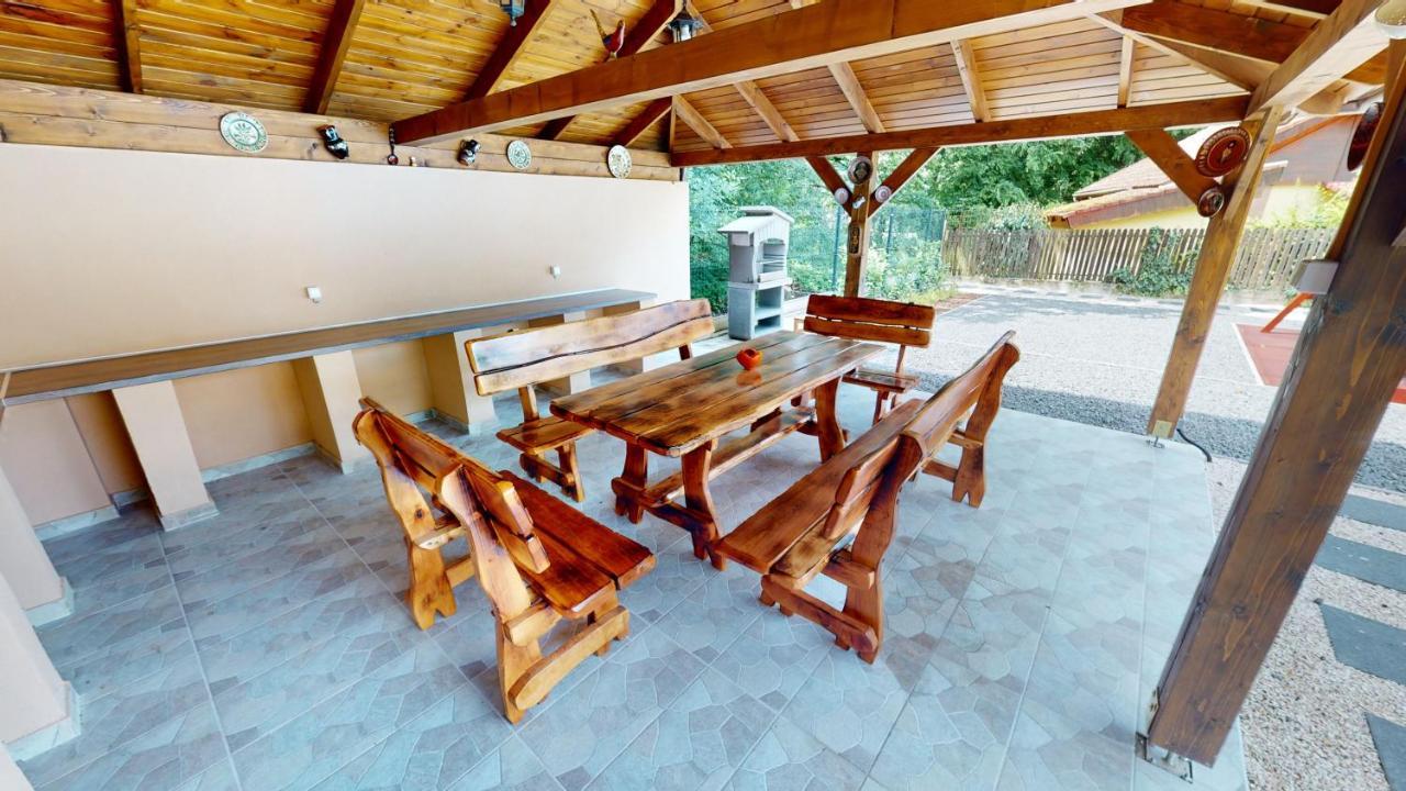 Family Apartman Miskolc Esterno foto