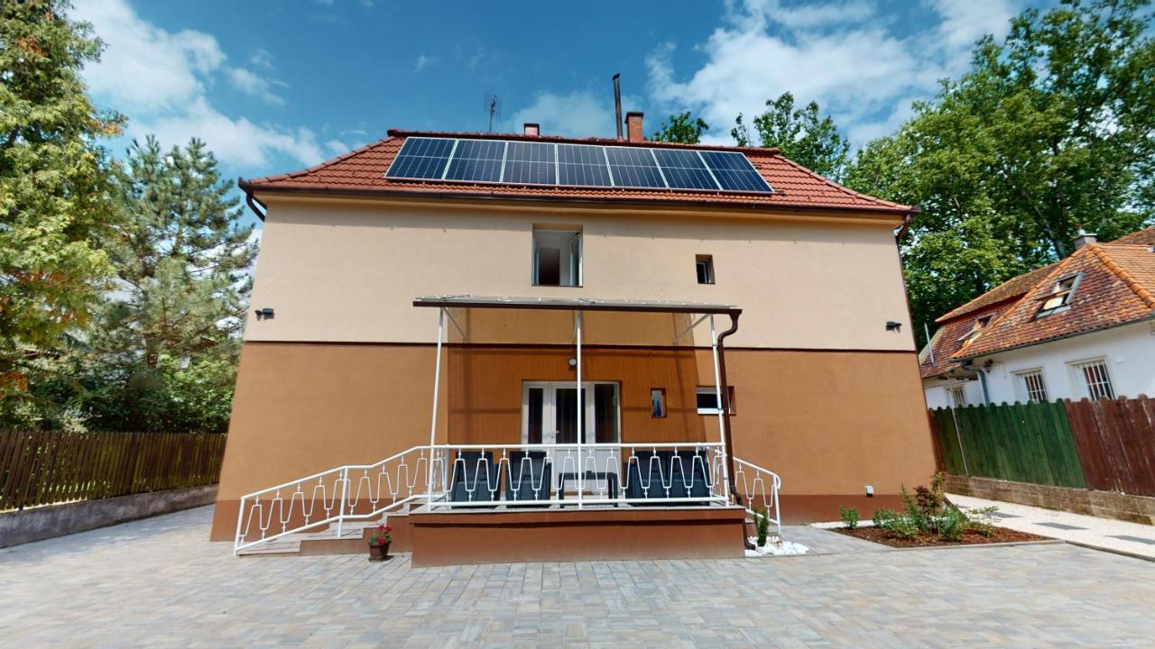 Family Apartman Miskolc Esterno foto
