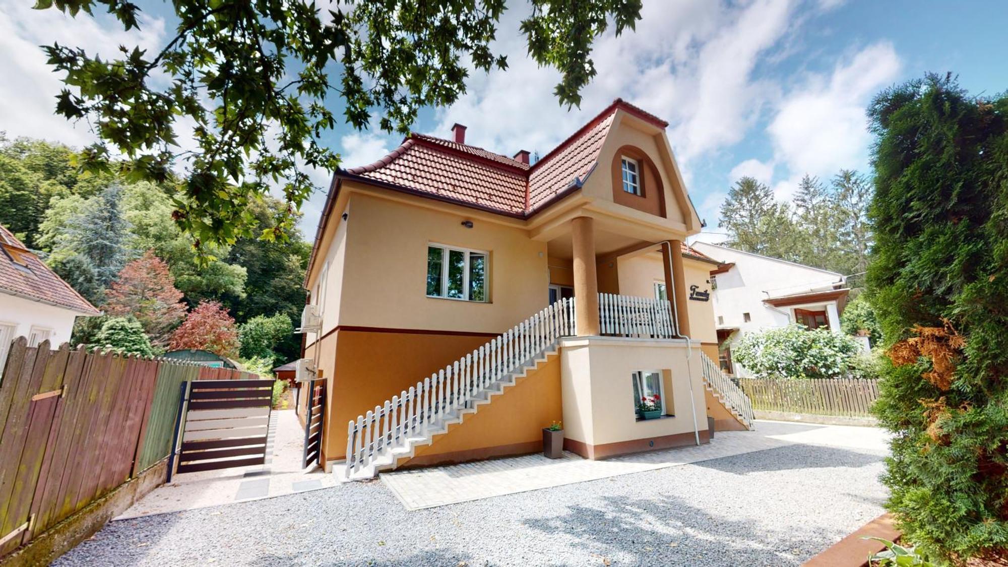 Family Apartman Miskolc Esterno foto
